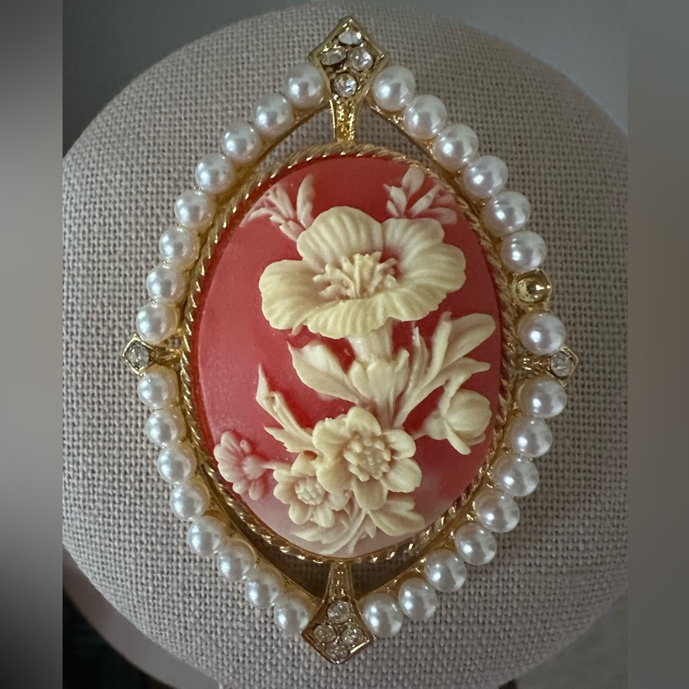 Vintage Floral Cameo Pin